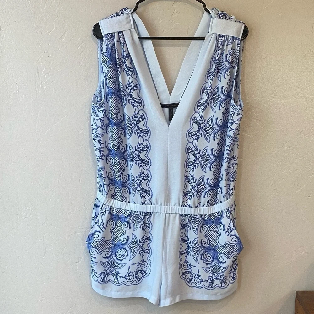 BCBGMaxAzria neck floral
