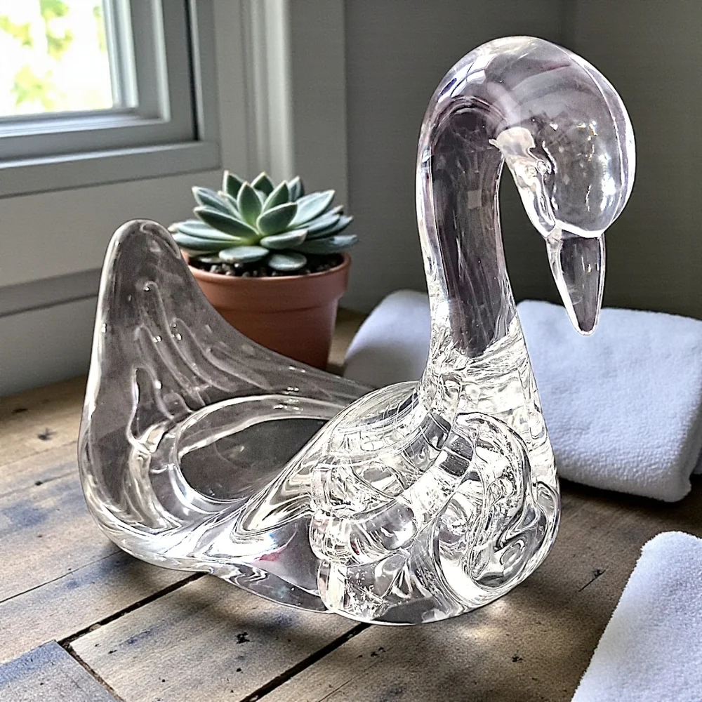 Vintage Lucite Swan Towel‎ Holder Clear Acrylic Guest Washcloth 80s MCM Graceful