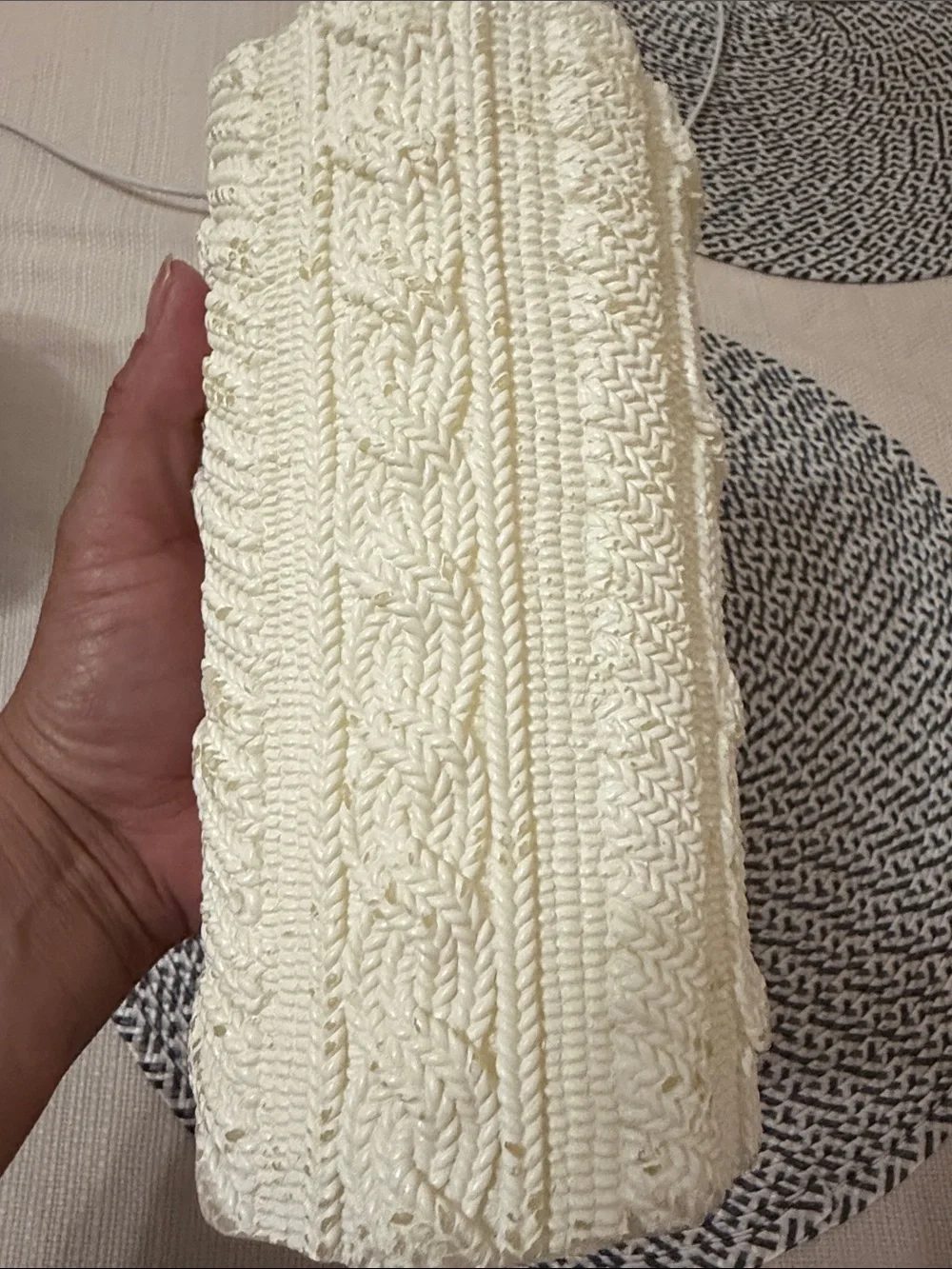 N/A round white