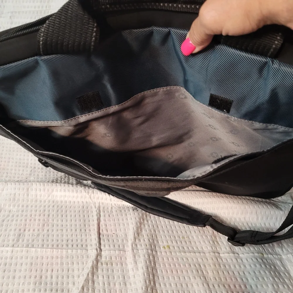 SwissGear laptop messenger