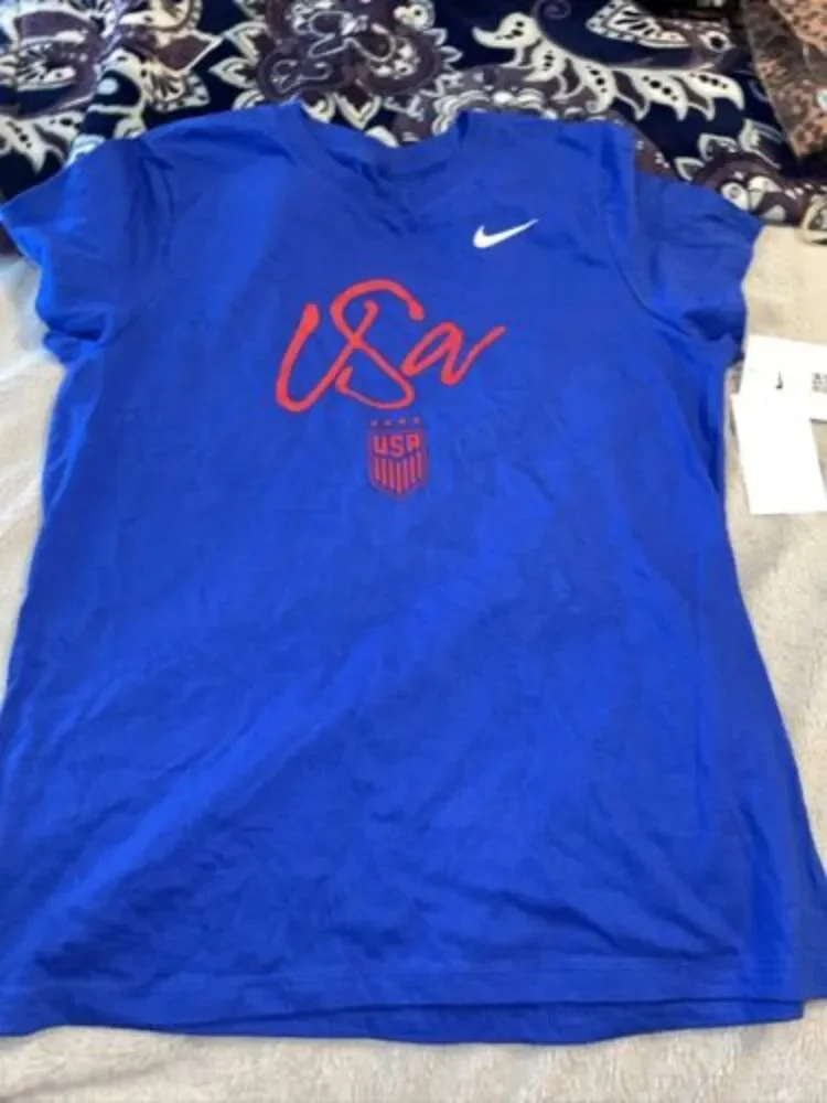 NWT Nike‎ Women's USA Soccer T Shirt Size Small Medium or Large Casual
