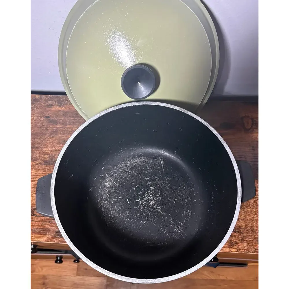 Vintage 1960s Colorama by Regal Avocado Green Aluminum 4 QT Dutch Oven with lid