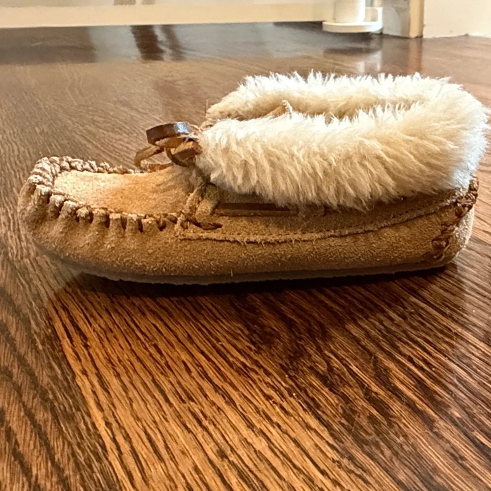Minnetonka picture shoe stain