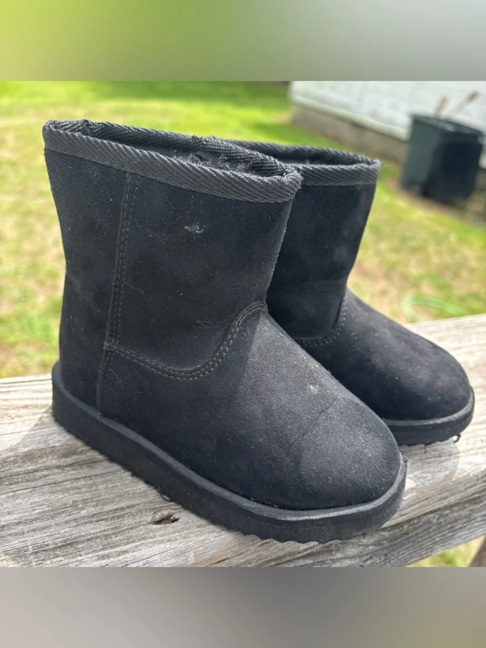 N/A black faux