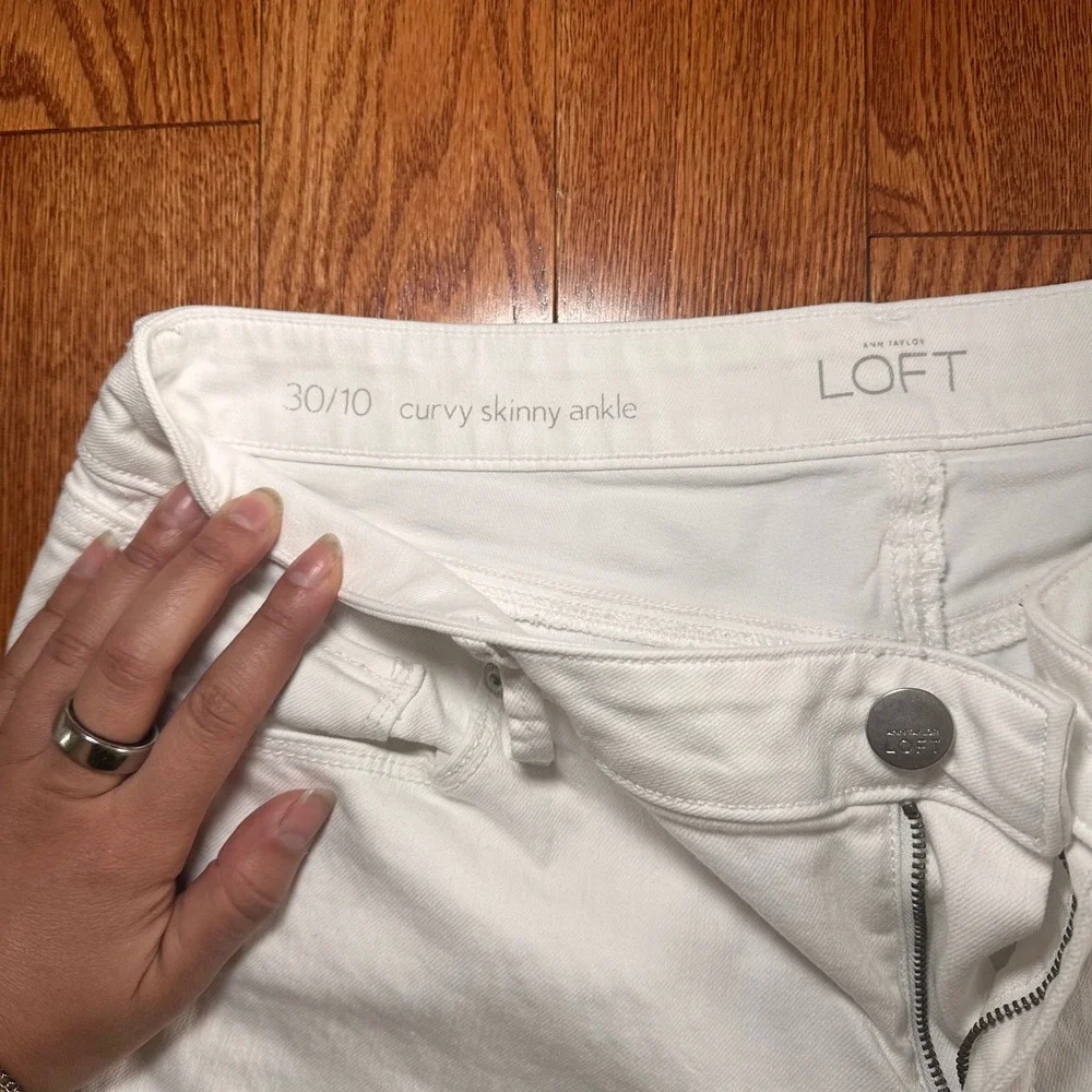 Ann Taylor Loft White Curvy Skinny Ankle Jeans Size 30/10 Side Zip Hem Pants