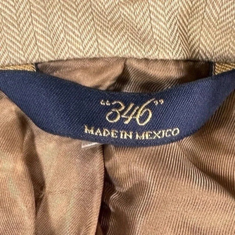 Brooks Brothers button closure this