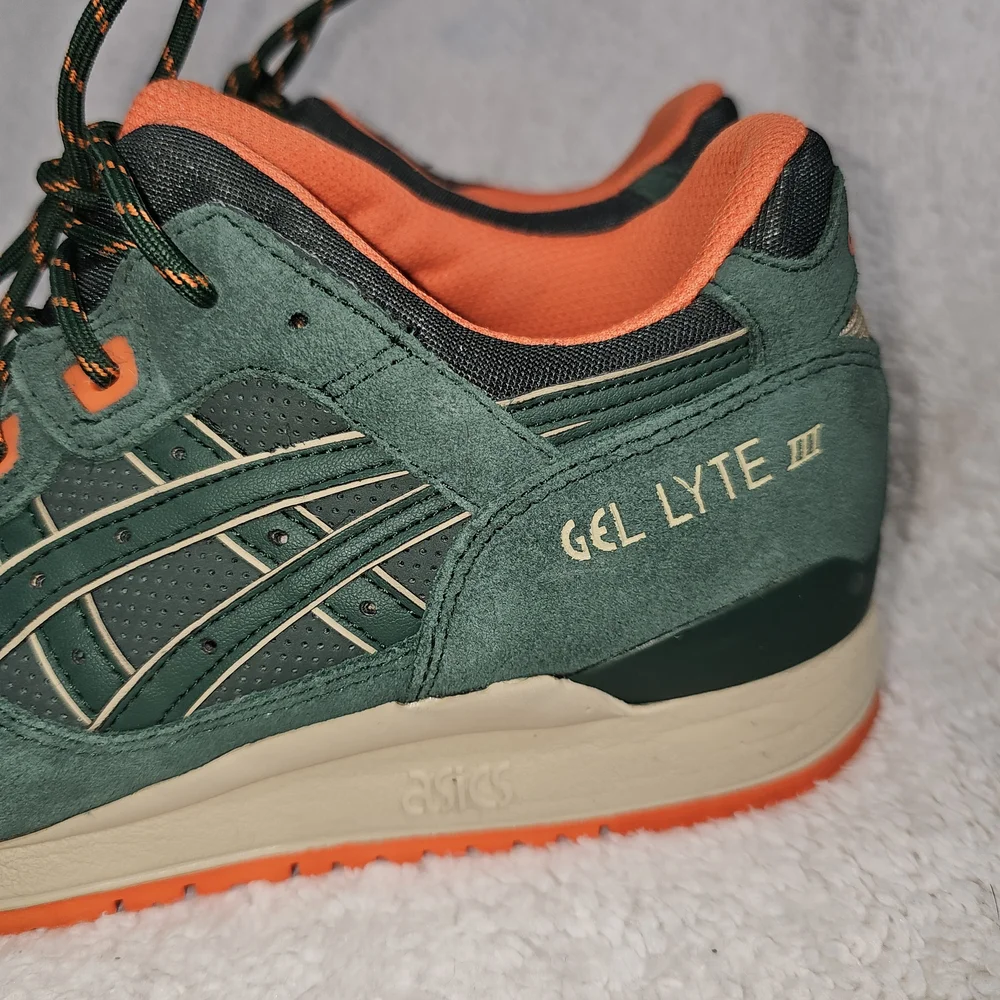Asics design step feature