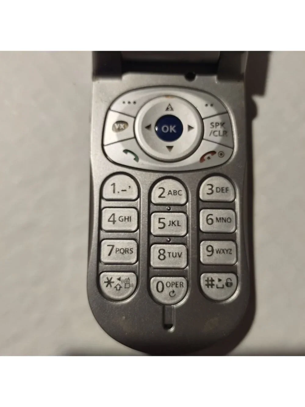 Virgin Mobile Audiovox Flip Phone Silver Retro Collectible Vintage Cell Phone**