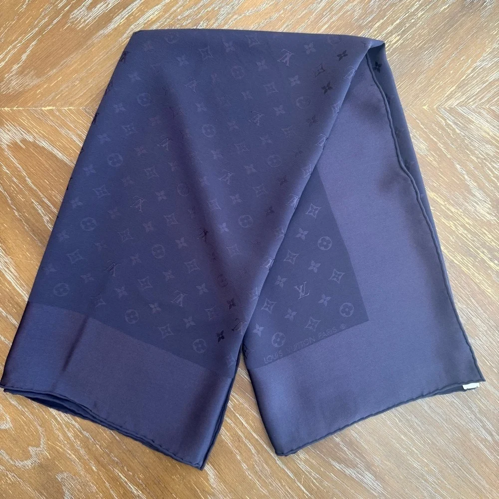 Authentic Louis Vouitton Scarf