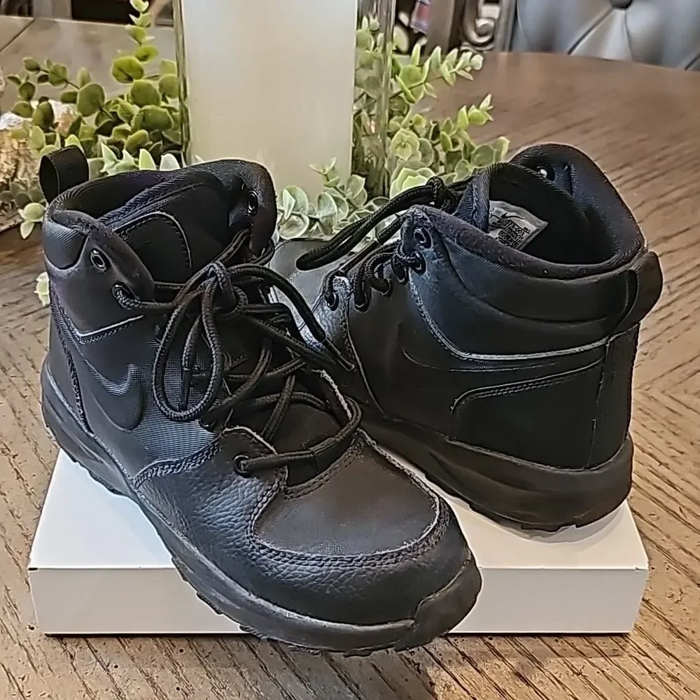 Nike black leather hightop boot size 1