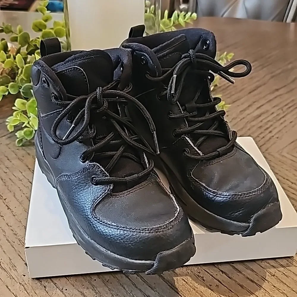 Nike black leather hightop boot size 1