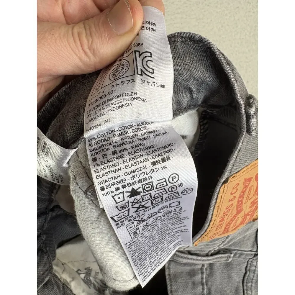 Levi's wednesday mid service