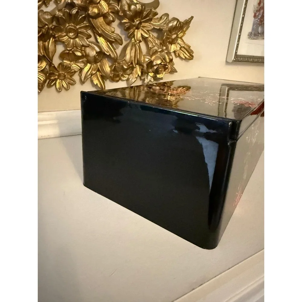 The Unbranded Brand delicate accent hinged