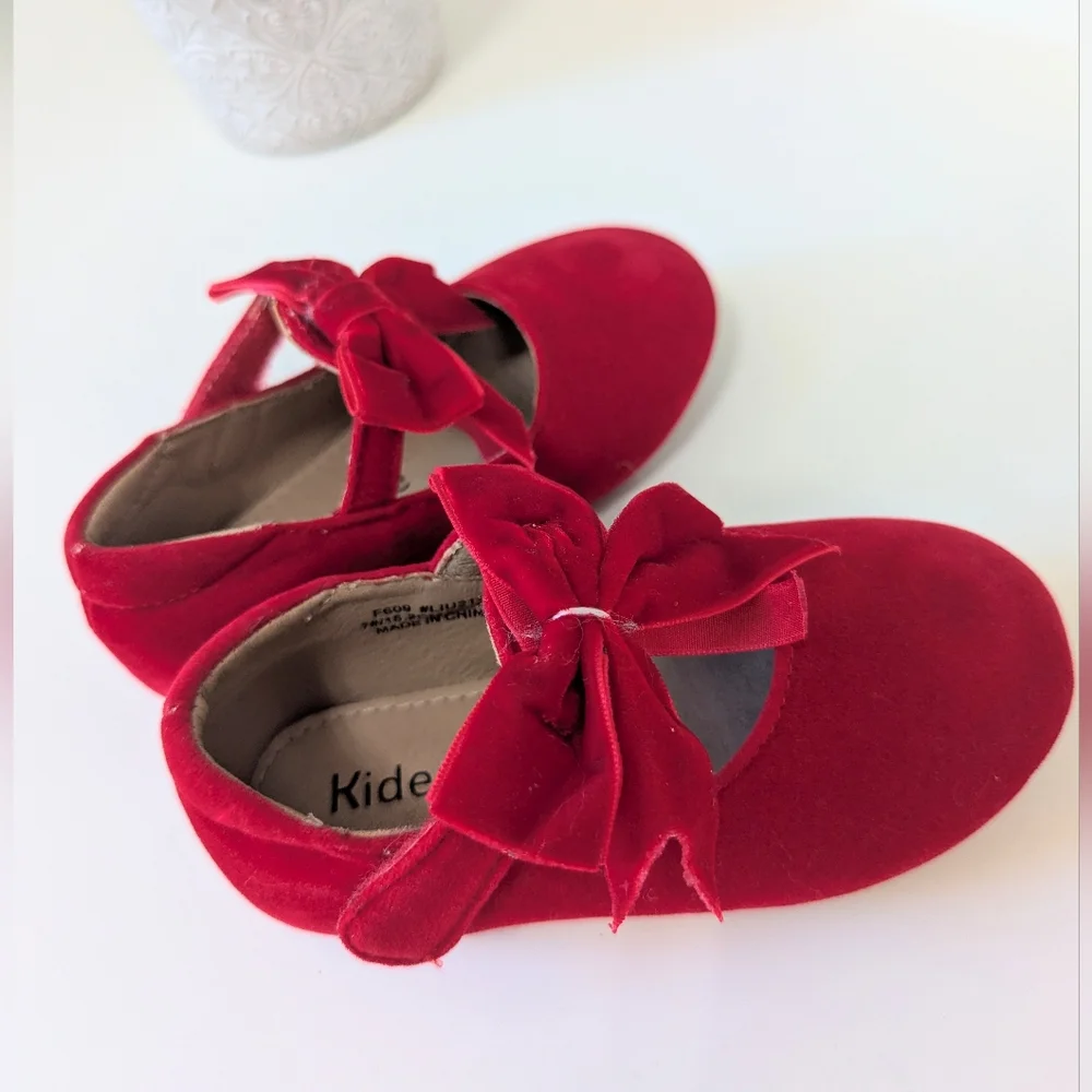 Kiderence bow pictured velcro