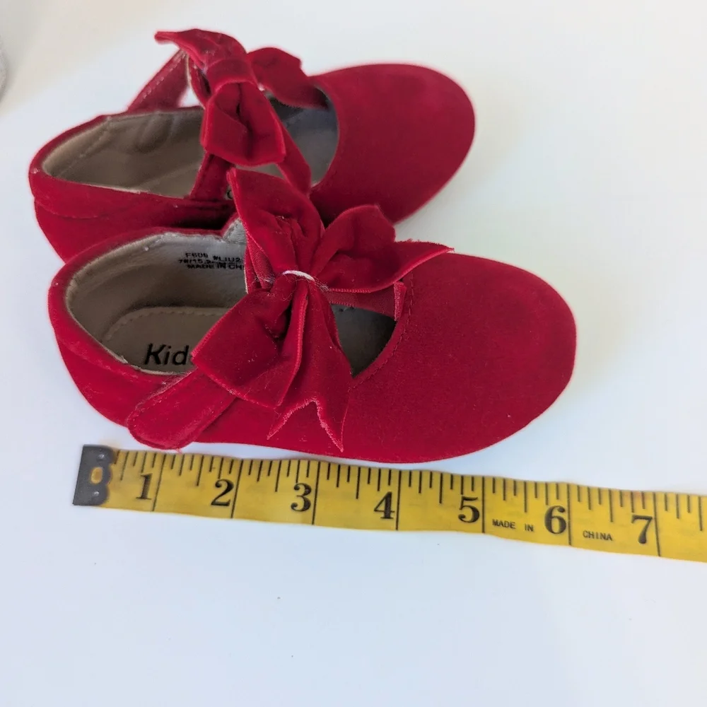 Kiderence as velcro bow