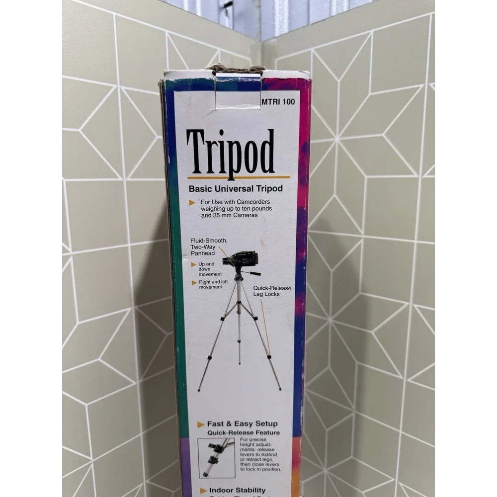 Magnavox inches this tripod