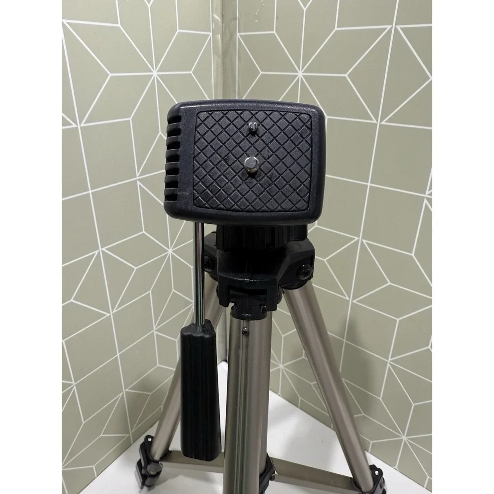 Magnavox leg adjustable
