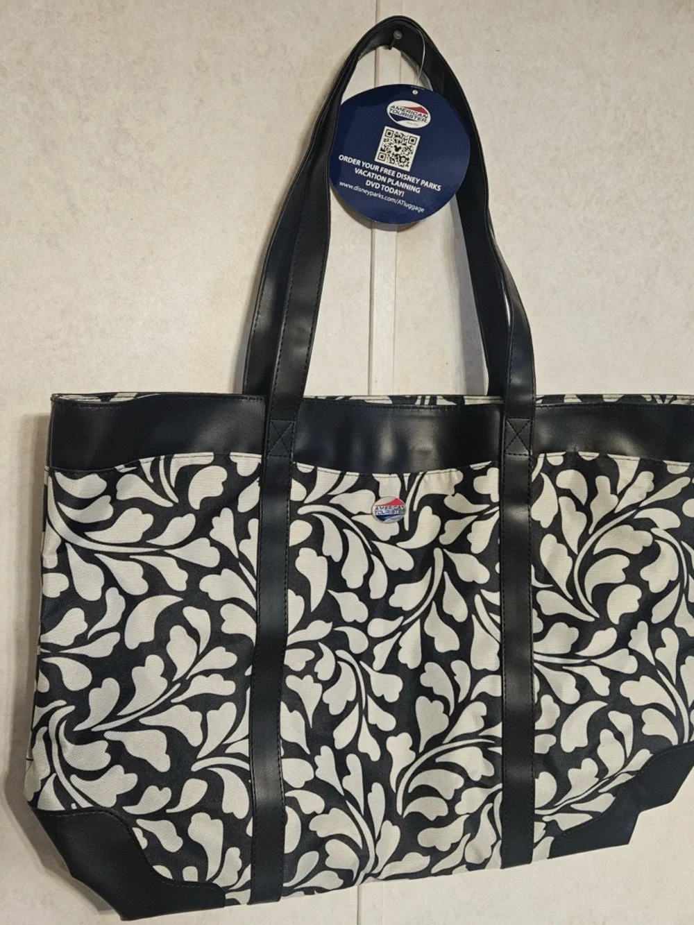 NWT~American Tourister Large Travel Tote Carry On~Black & Cream Floral 20x15