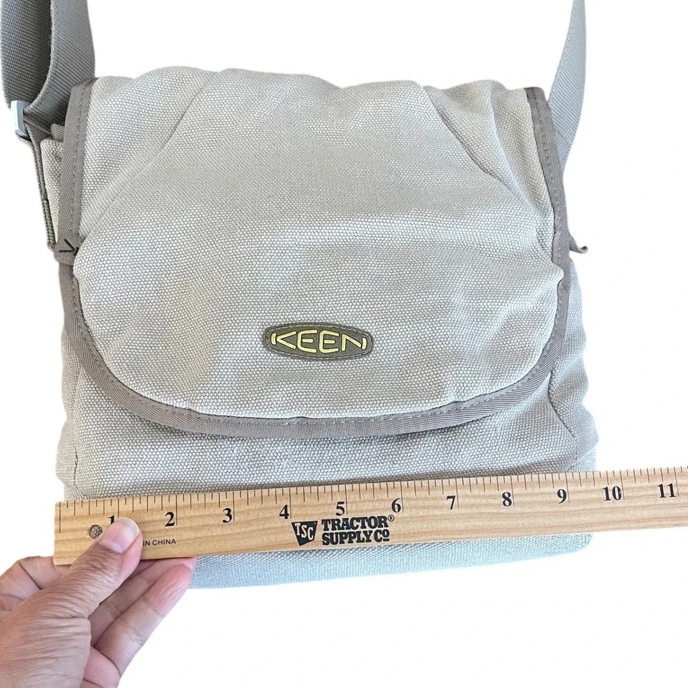 KEEN Hybrid Transport Messenger Bag Tan Canvas Crossbody Small Gorpcore Travel
