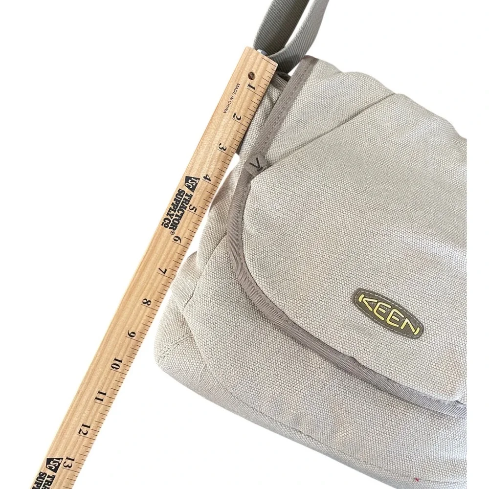 KEEN Hybrid Transport Messenger Bag Tan Canvas Crossbody Small Gorpcore Travel