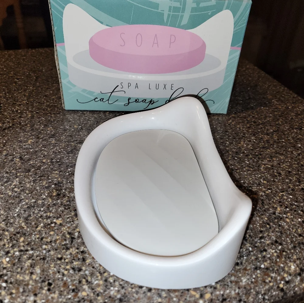 NIB Spa Luxe Cat Soap Dish White Plastic Cat Ear Design Wall or Counter