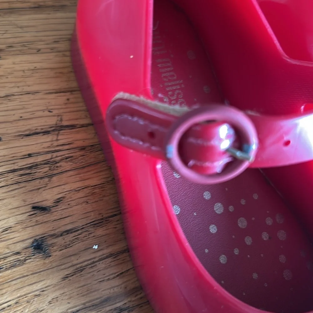 Mini Melissa stylish comfortable
