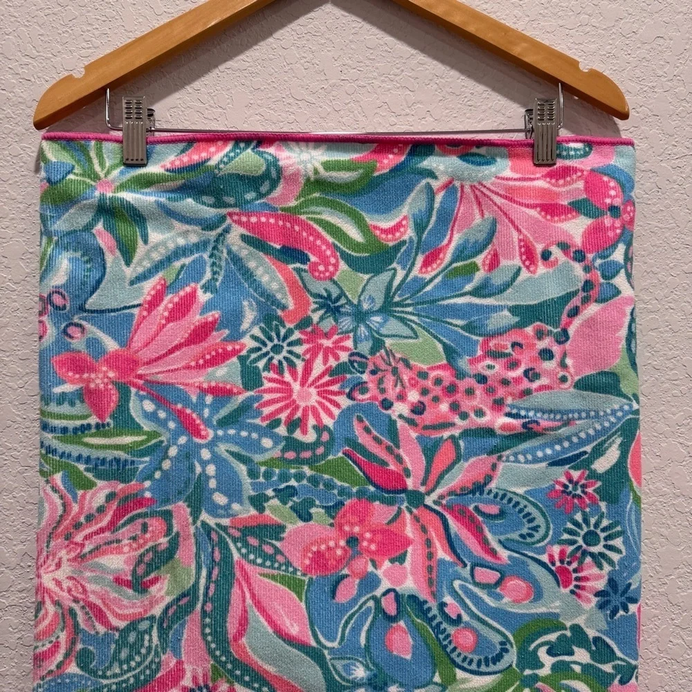Lilly Pulitzer very good