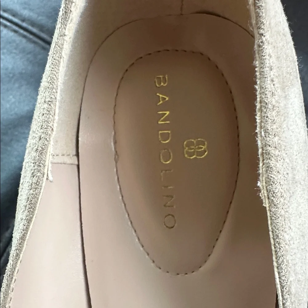 Bandolino Beige Wedge Heels Size 10M Almond Toe Classic Pump