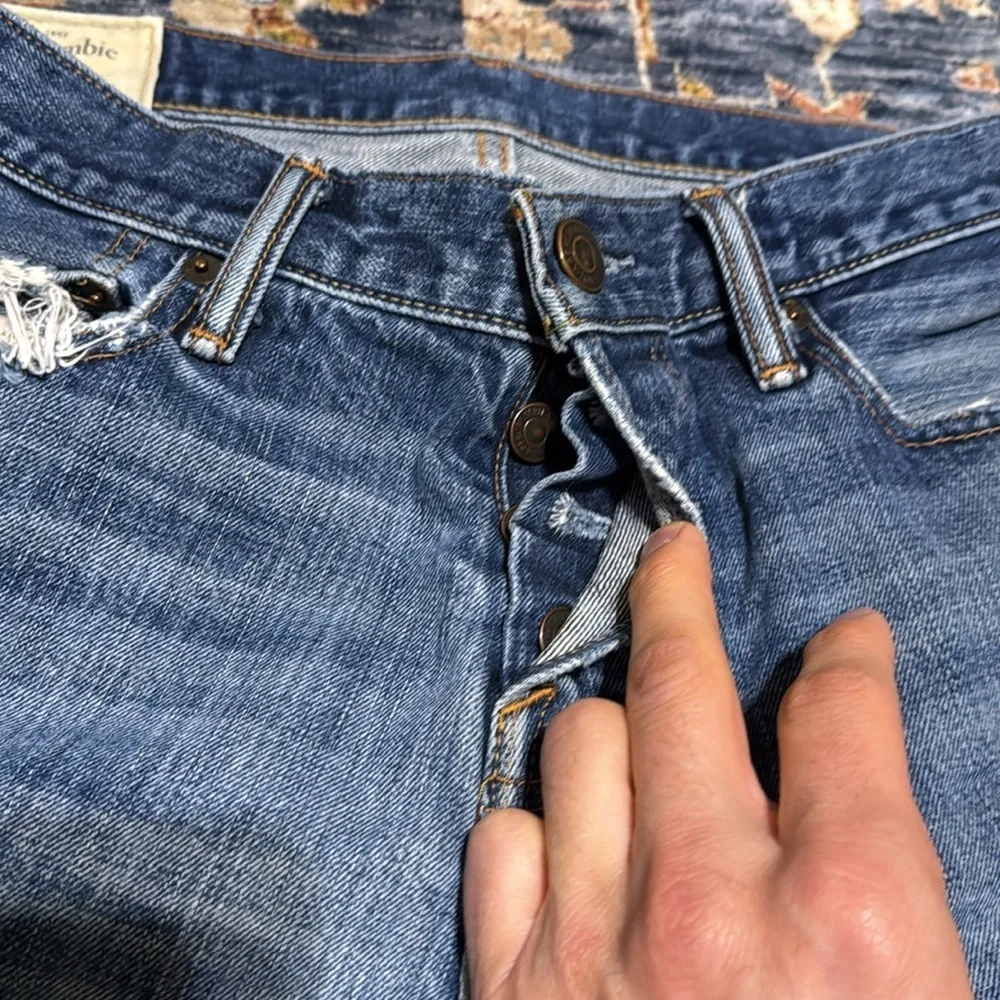 Abercrombie & Fitch more 31”