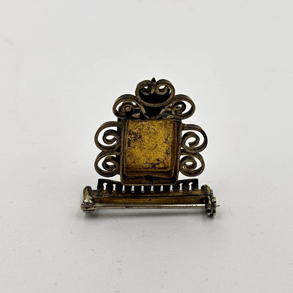 The Unbranded Brand antique victorian