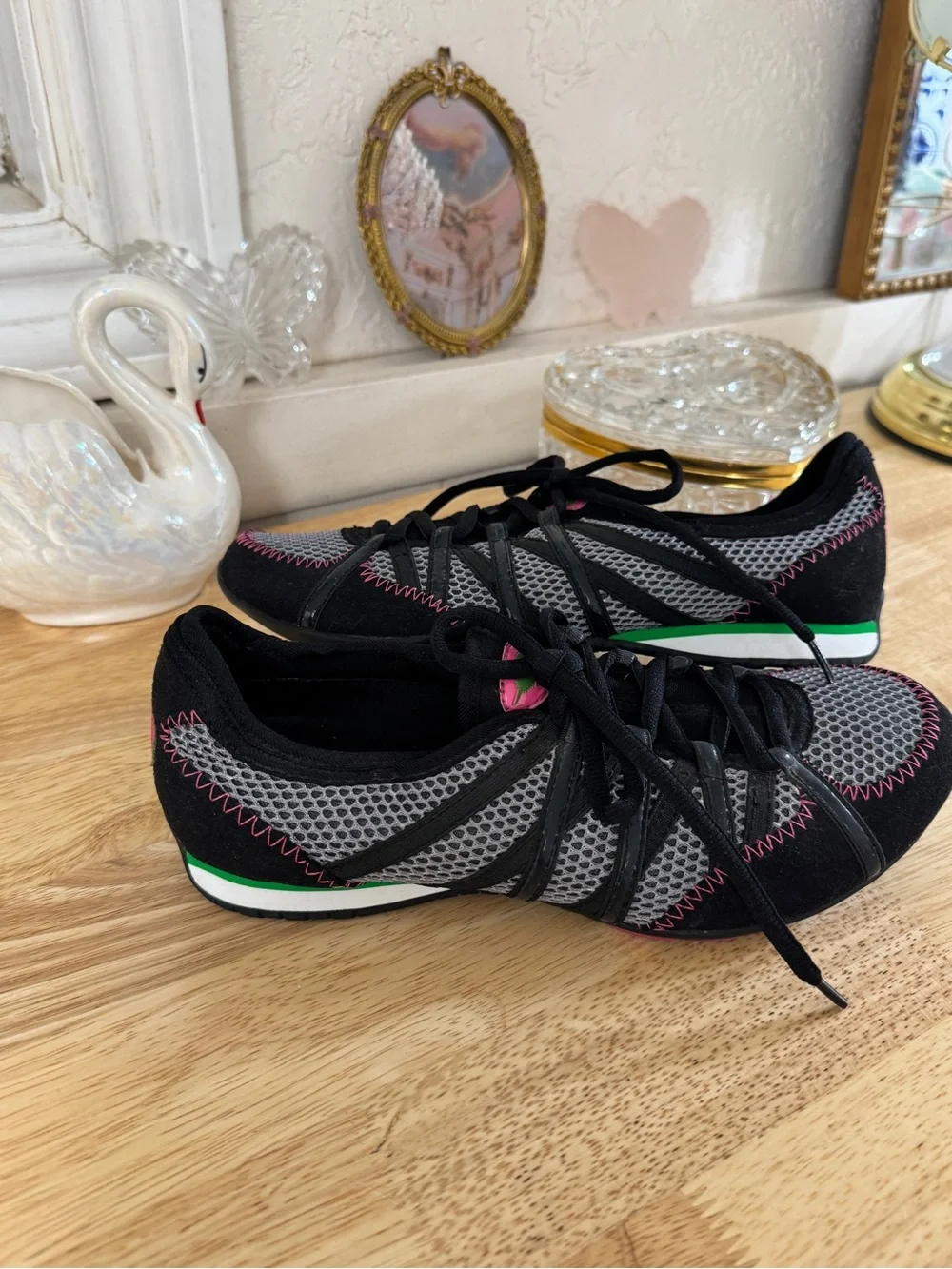 Rocket Dog Y2K Mesh Sneakers Size 8.5 | Black Pink Retro Trainers