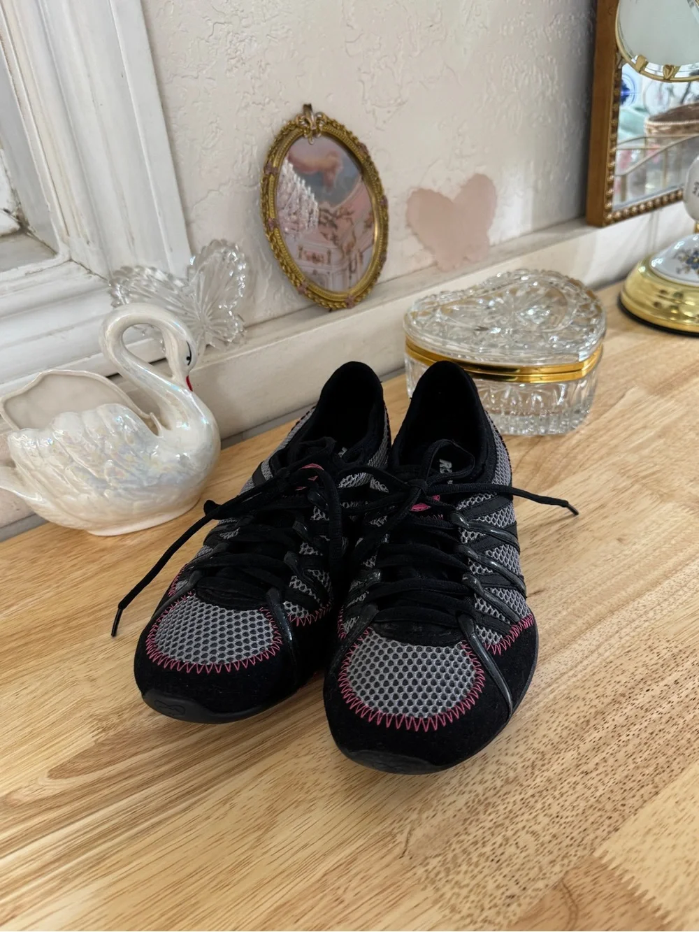 Rocket Dog Y2K Mesh Sneakers Size 8.5 | Black Pink Retro Trainers