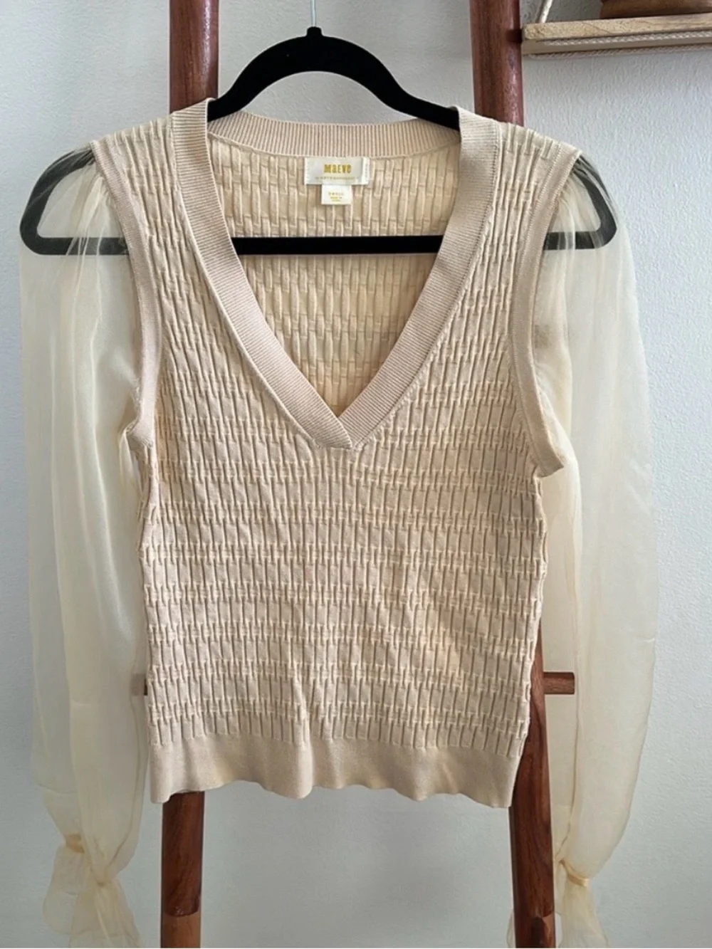 Anthropologie elegant v‑neck