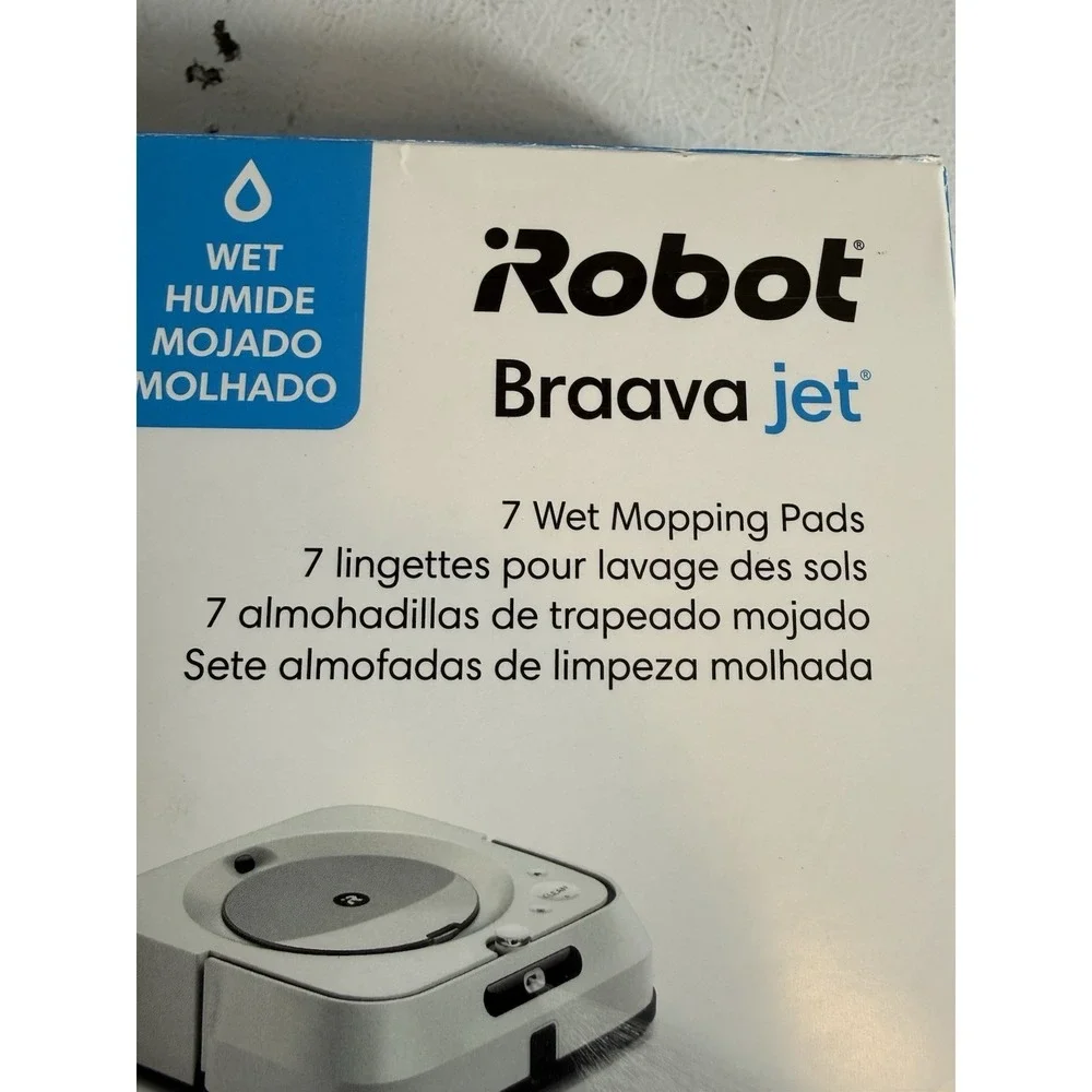 iRobot Braava jet Wet Mopping Pads 7 pack. Box Is dinged up But pads are new