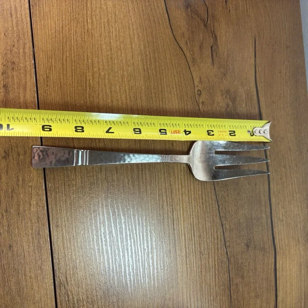 Gorham scratching cold fork