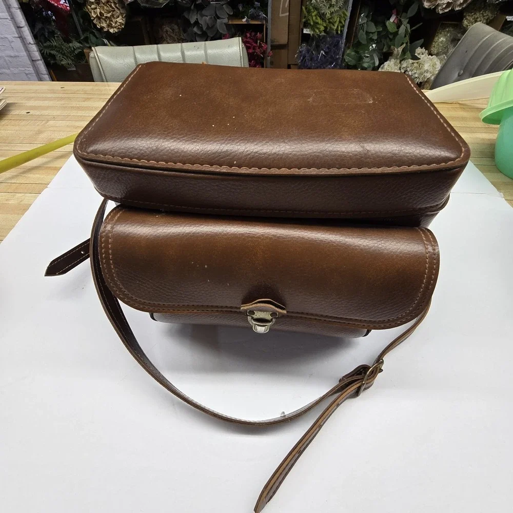 The Unbranded Brand case shoulder pics