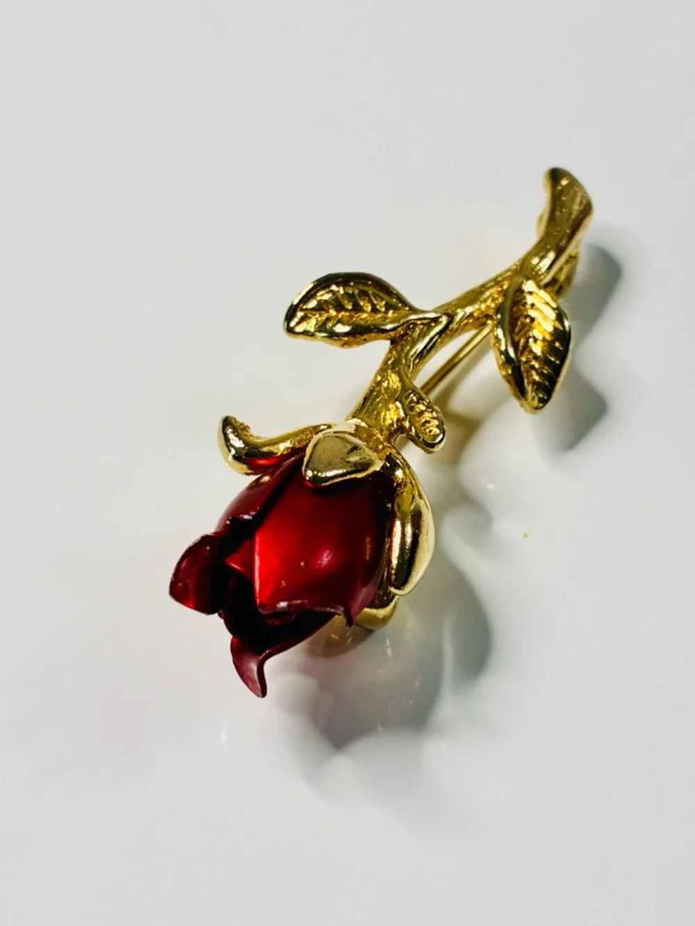 VTG Boutonniere Gold-Tone Red Rose Brooch Easy Everyday Casual Lightweight EUC
