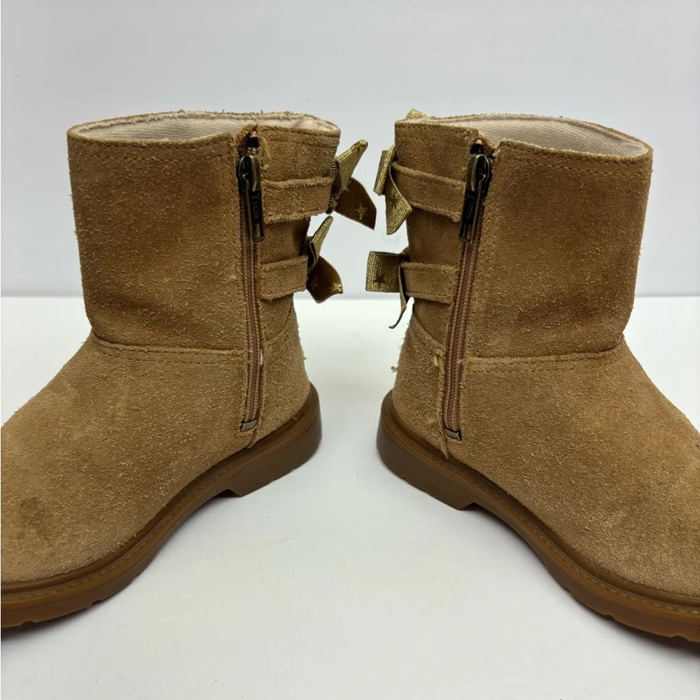 UGG mid top