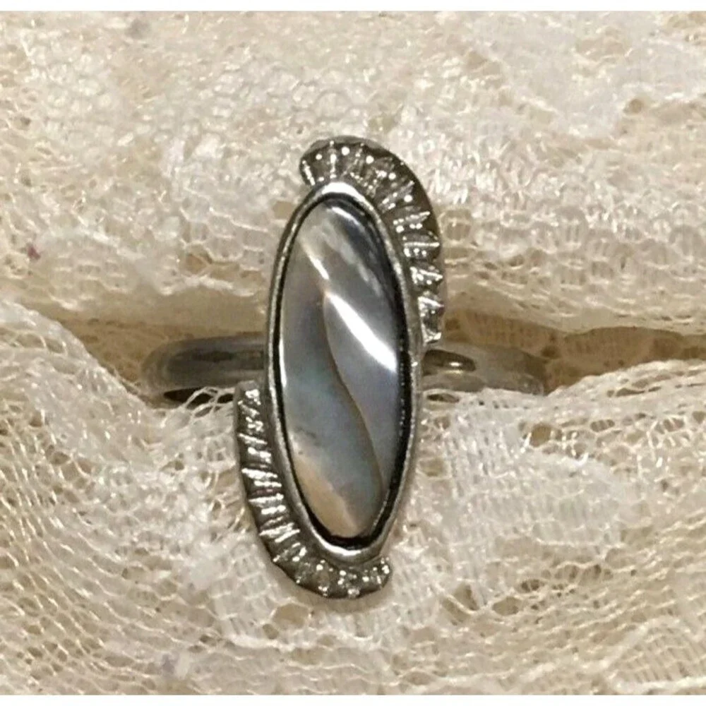 Vintage Abalone Shell Cocktail Ring Silver Tone size 7.5 70s Oval shape