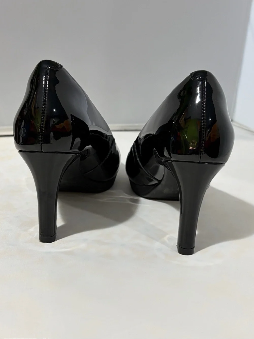 comfort cushioned glossy
