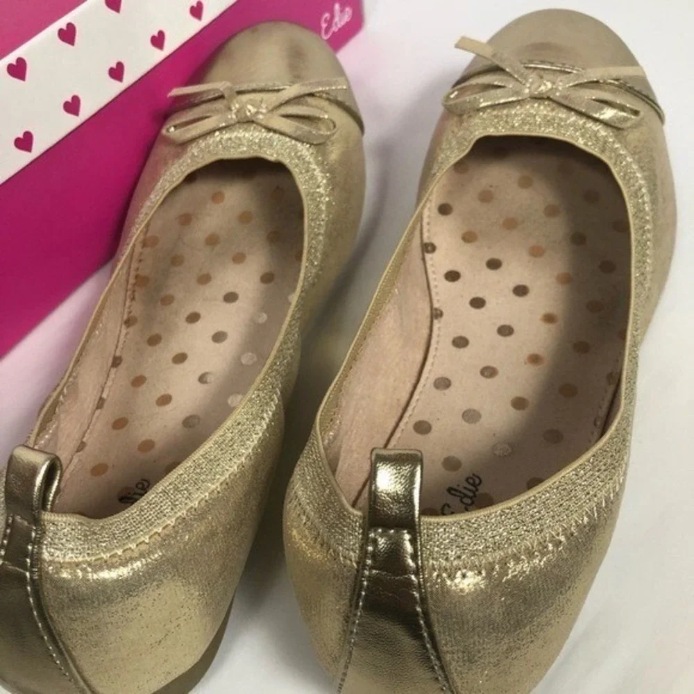 Olive‎ & Edie Taylor Gold Shoes Size 6M