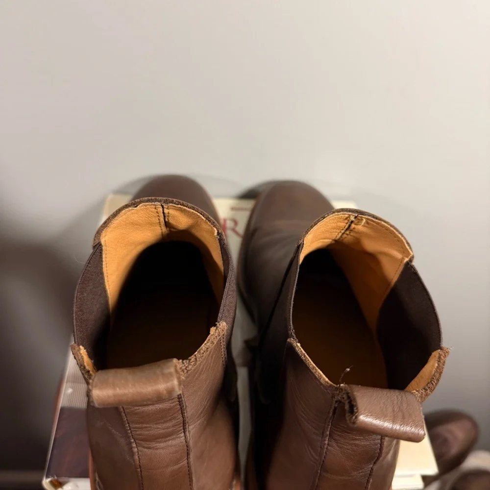 Black Crown sleek leather