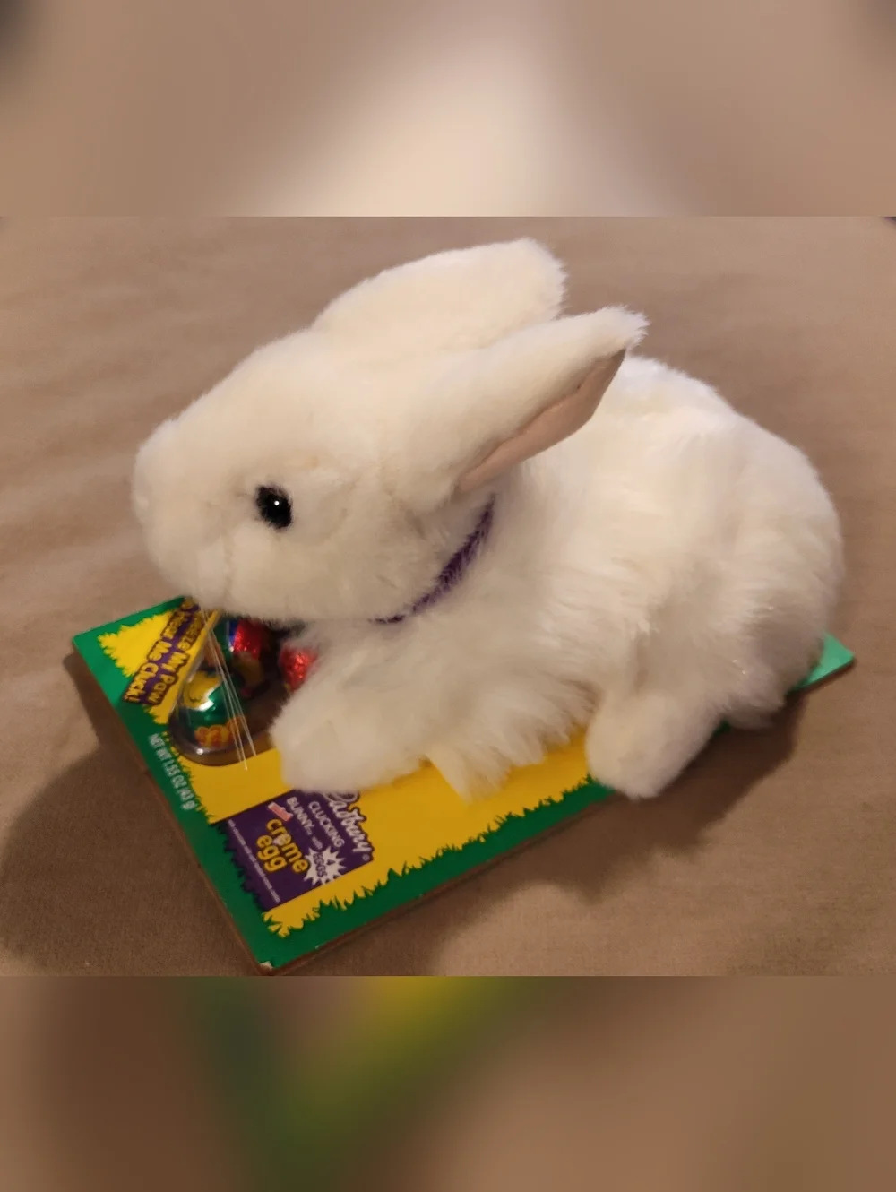 NWT & VINTAGE ! 1990's Hershey Cadbury Egg Bunny with Purple Ribbon