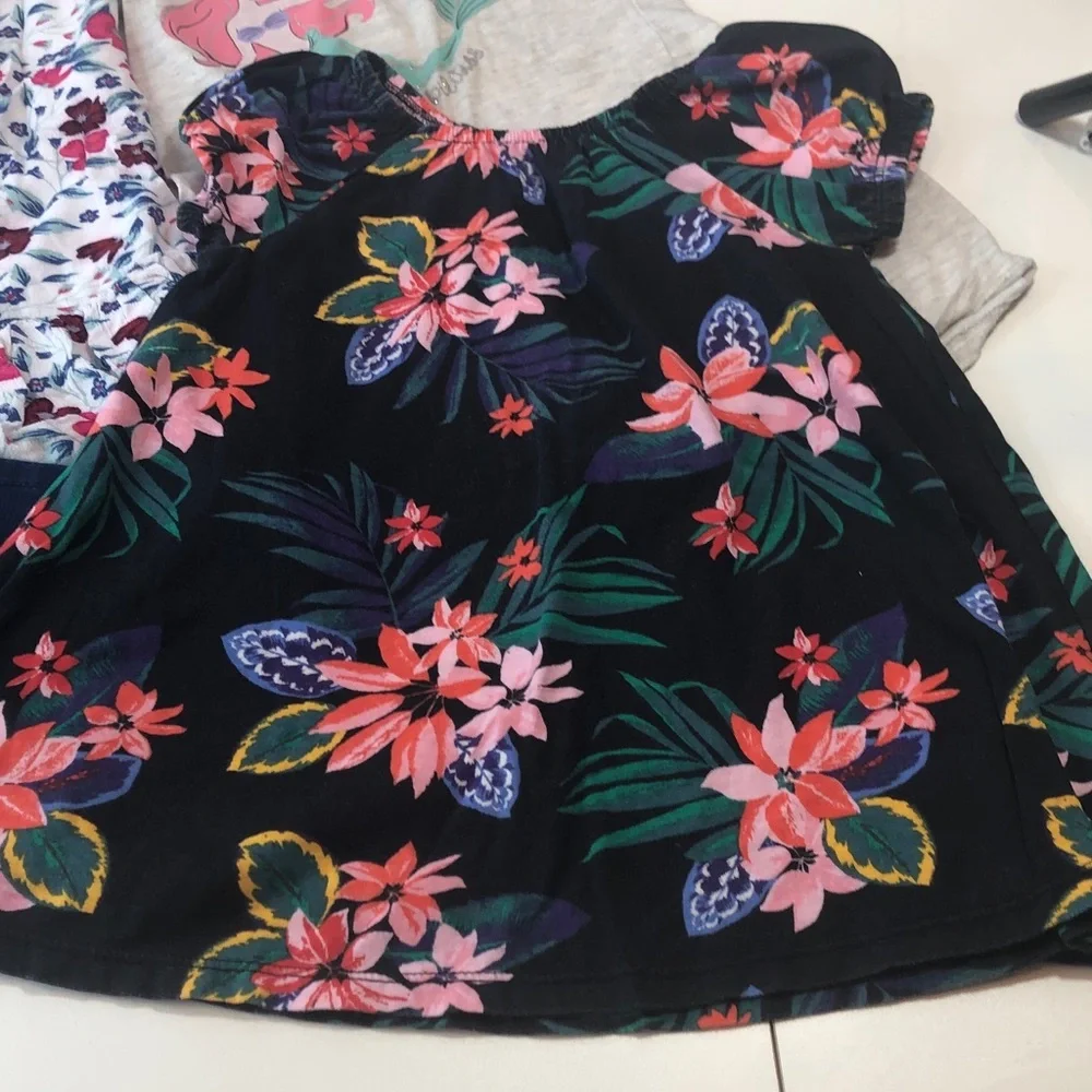 Little Girl 2T Bundle of 10 Pieces dresses tops Shorts leggings jeans hat EUC