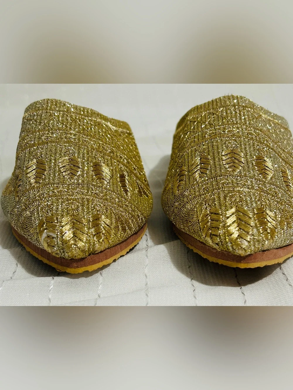 N/A elegant gold