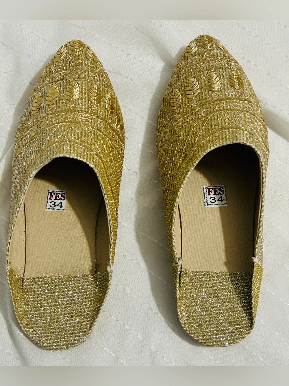N/A elegant gold