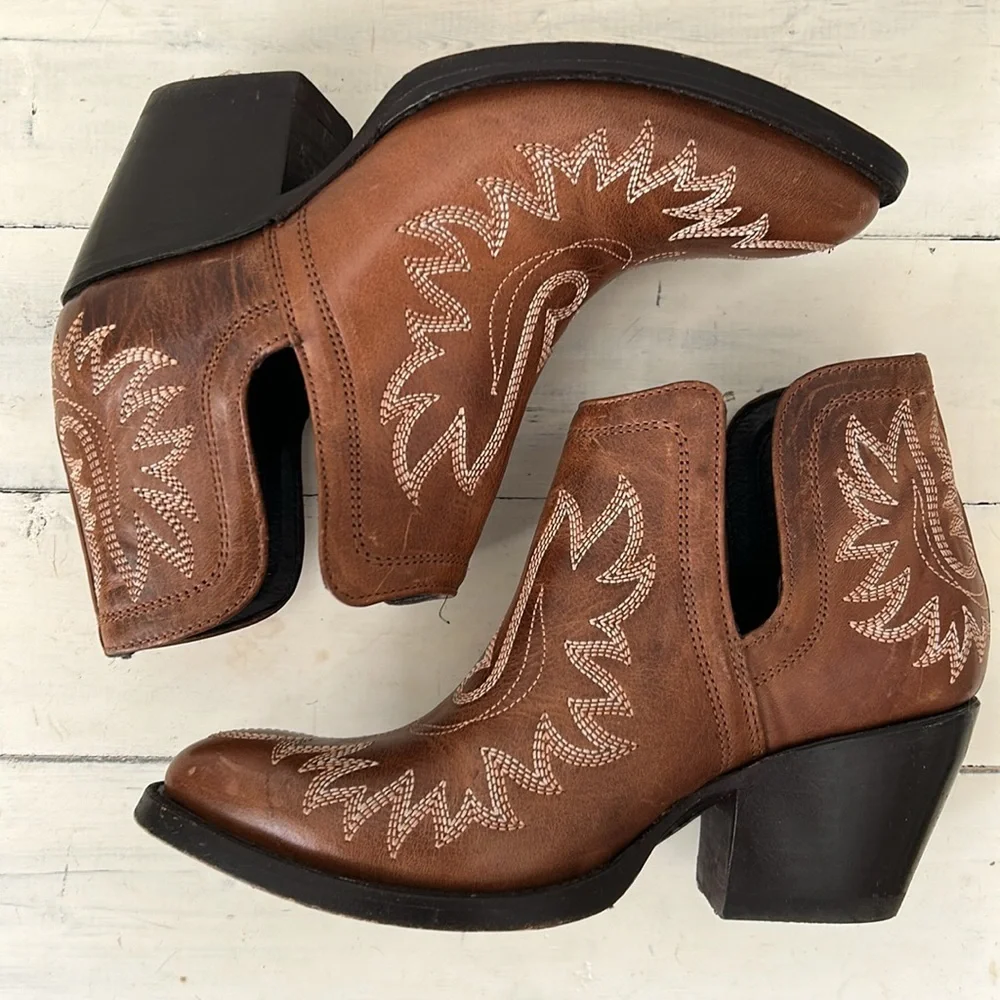 Ariat Dixon Western Round Toe Brown Leather Ankle Boots 6
