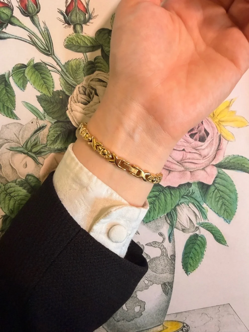 Unbranded stylish gold