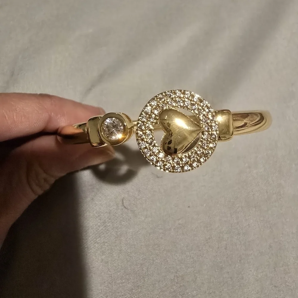 18kgp Dubai Jewelery - Gold Heart Bracelet with Crystal Accents (Adjustable)
