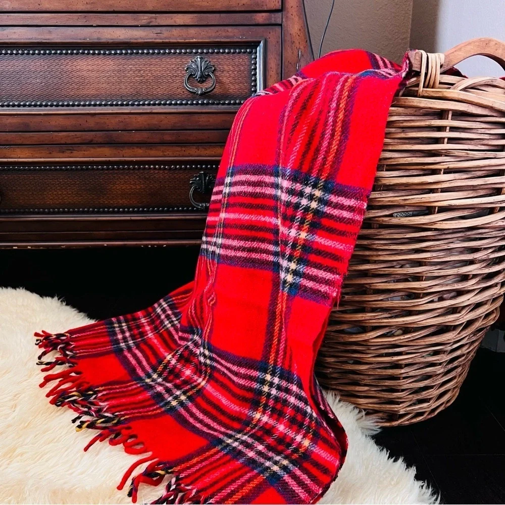 Faribo 100% Wool Throw Blanket - Traditional Red Plaid / Tartan Design - Fringed